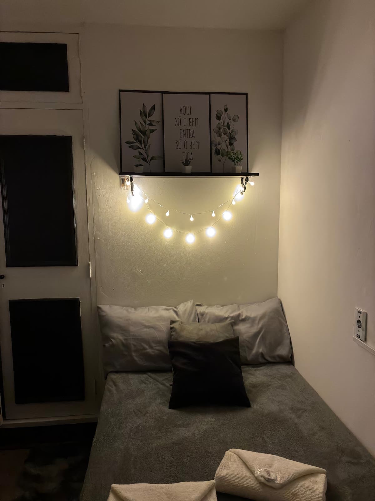 Quarto com cama de casal